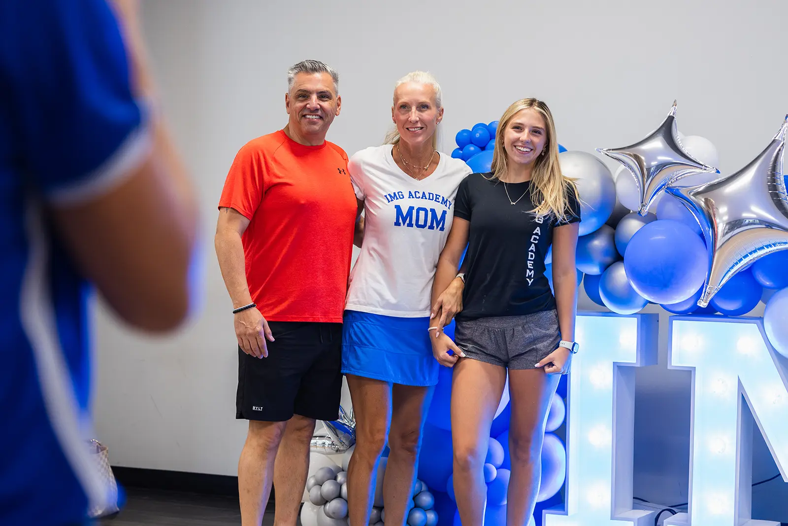 IMG Academy student and family taking picture